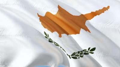 Мюсюлмани нападнаха френското посолство в Кипър