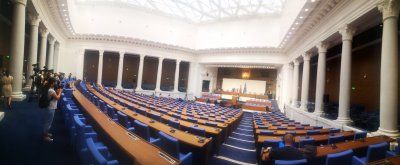 Парламентът се разпусна