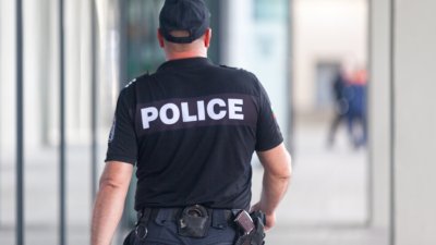 Вдигат заплатите на всички служители на МВР