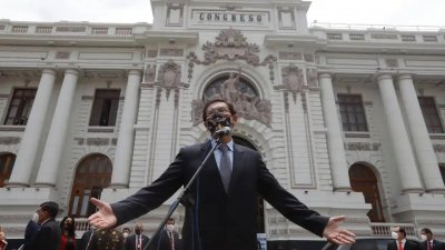 Вирусът взе главата на перуанския президент