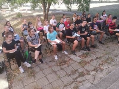 Шепа ученици от плевенска гимназия нямат лаптопи и таблети