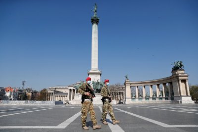 Унгария въвежда частична блокада заради вируса