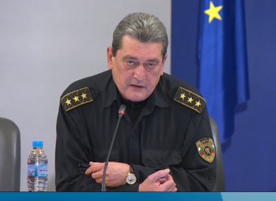 Пожарникари проверяват условията за безопасност в болниците