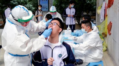 Китай тества милиони хора в три града за вируса