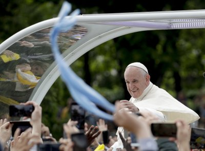 Папа Франциск отслужи меса в Румъния