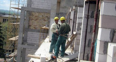 Не стигат работници за строителството