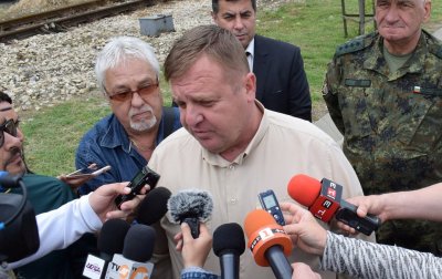 Каракачанов: Луксът "нов изтребител" ще ни струва 2 млрд. лева