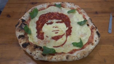 Италианец направи пица с лика на Марадона