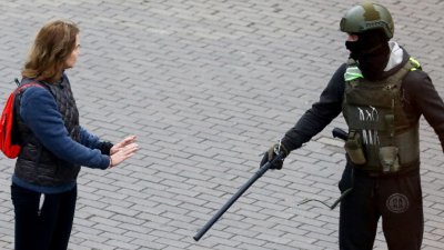 Над сто арестувани на протестите срещу Лукашенко в Беларус