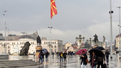 Politico брани македонската история и език
