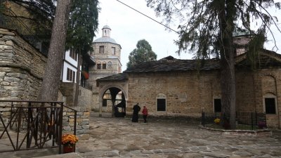 Ремонтират и доизграждат храмове в страната с 2,5 милиона лева