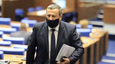 Адемов: Лъжа е, че се отнемат права на работниците 