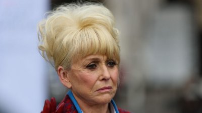 2020-та ни отне и Барбара Уиндзор