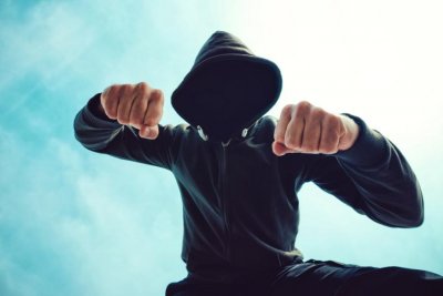 Деца бият родителите си, те крият