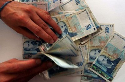 Беднотия: Народът изхарчи спестената „тлъстинка”