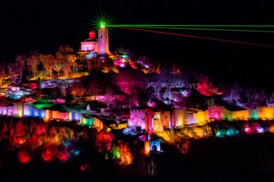 Търново зарадва студентите със светлинно шоу на Царевец 