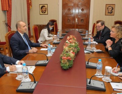 Радев гарантира диалог с Македония и пред френския посланик
