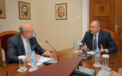 Радев към Бучковски: Евроинтеграцията на Скопие не бива да става с натиск