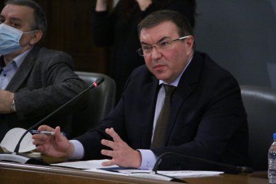 Тепърва решават дали да карантинират положителни с антигенни тестове