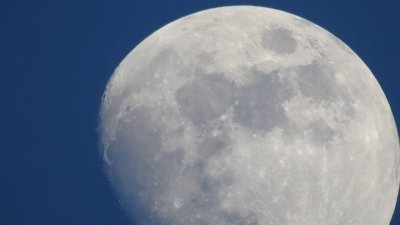 Китайската капсула с проби от Луната се завръща на Земята