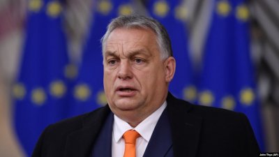 Унгария забрани на несемейни да осиновяват деца