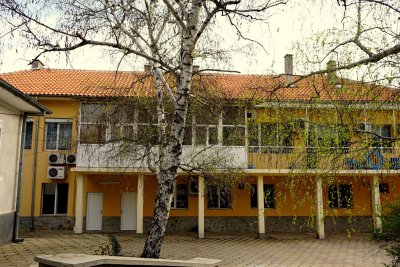 Затварят дома в Бузовград, деца с увреждания увисват без грижа