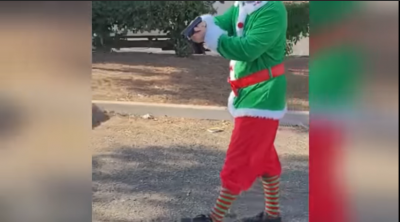 Полицаи в костюми на Дядо Коледа и елф гепиха автокрадци (Видео)