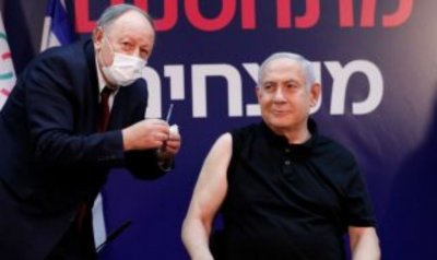 Премиер на държава първи се ваксинира