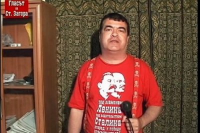 Мъжът, опи*ал флага, бил луд