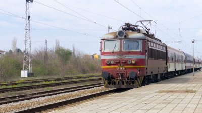 Хлапета обраха жена във влака край Бойчиновци 