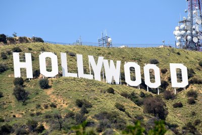 Холивуд спира снимането на филми заради пандемията