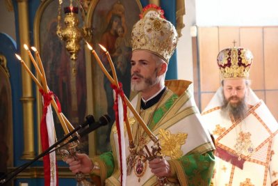 Митрополит Антоний освещава паракликс на Мальовица