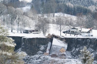 Издирват 10 души, изчезнали в свлачище в Норвегия