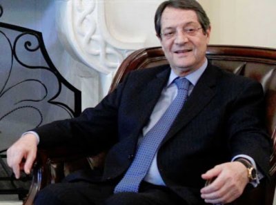 74-годишният президент на Кипър се ваксинира публично