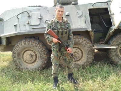 Трогателно - войник дари приза си на болно дете