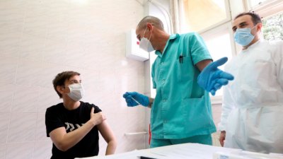 Около 7000 сърби вече са ваксинирани