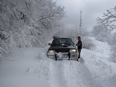 Зимата обгръща в прегръдката си половин България