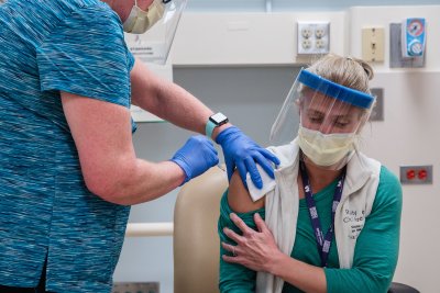 32-годишна лекарка бере душа след ваксина 