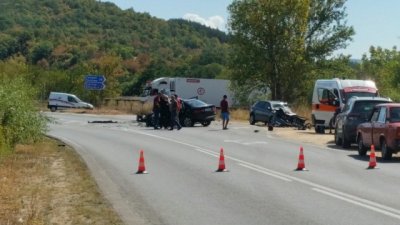 Челен удар със загинал затвори пътя между Карлово и Сопот 