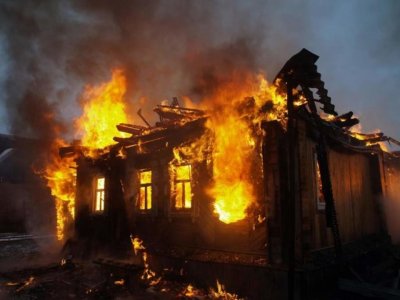 Пожар в Банско вдигна на крак огнеборците