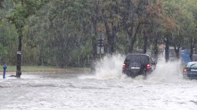 Велека преля, пътят Ахтопол-Резово е затворен