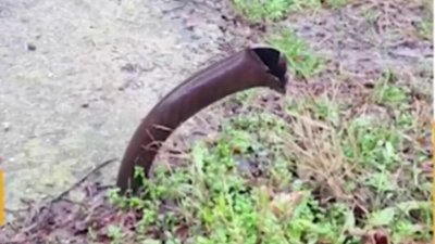 Третокласник се наниза на стърчащо желязо в училище