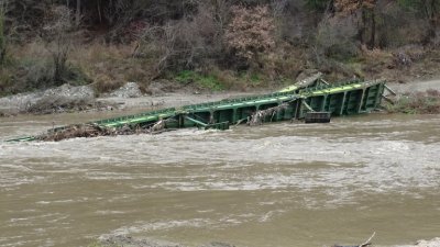 Струма отнесе моста край Благоевград