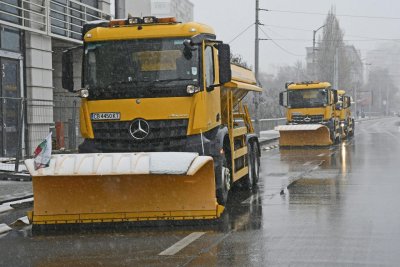 Похвално: 148 снегорини действат по улиците в София