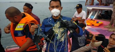 Самолет изчезна от радарите в Индонезия