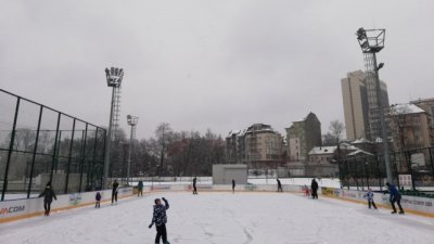 Зимната пързалка в „Зона Б-5” отвори врати