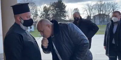 Борисов отиде на църква със Сачева и проф. Ангелов (ВИДЕО)