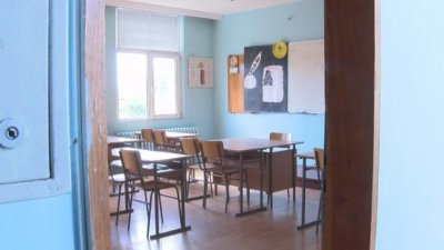 1535 лв. става най-ниската заплата на директор на общинско или държавно училище