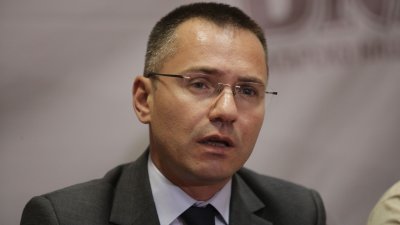 Джамбазки се възпали за изгореното знаме в Македония