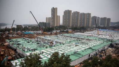 Китай вдигна COVID болница с 1500 стаи за 5 дни 